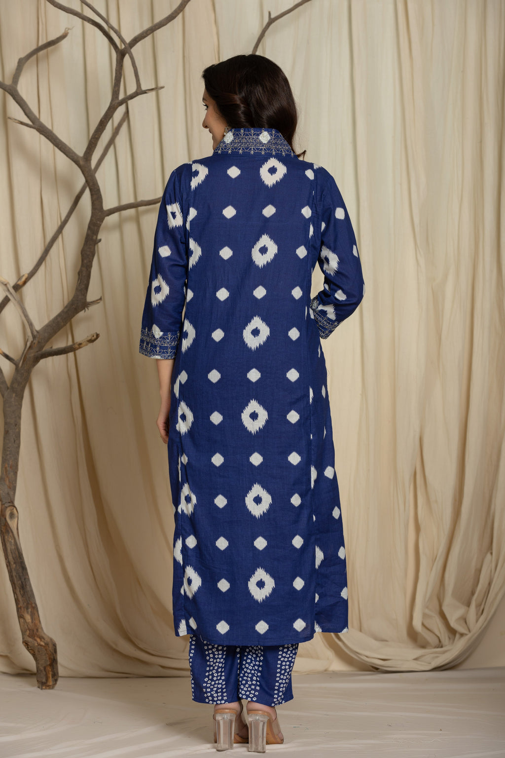 Beautiful Prosin Print Suit Set with Lace At Neck
